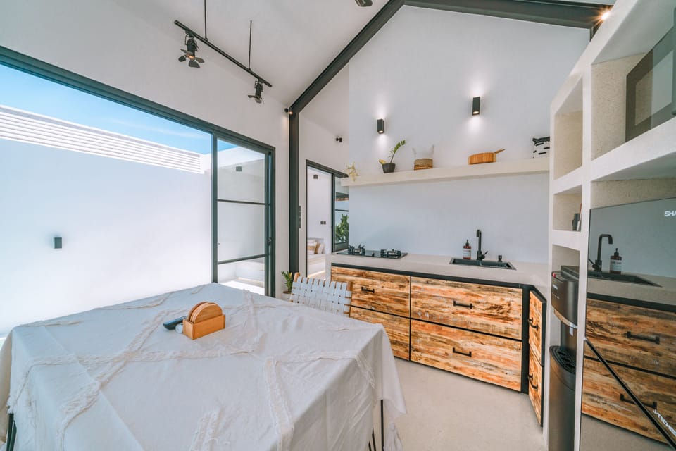 Luxury Villa | Private kitchen | Fridge, microwave, stovetop, cookware/dishes/utensils