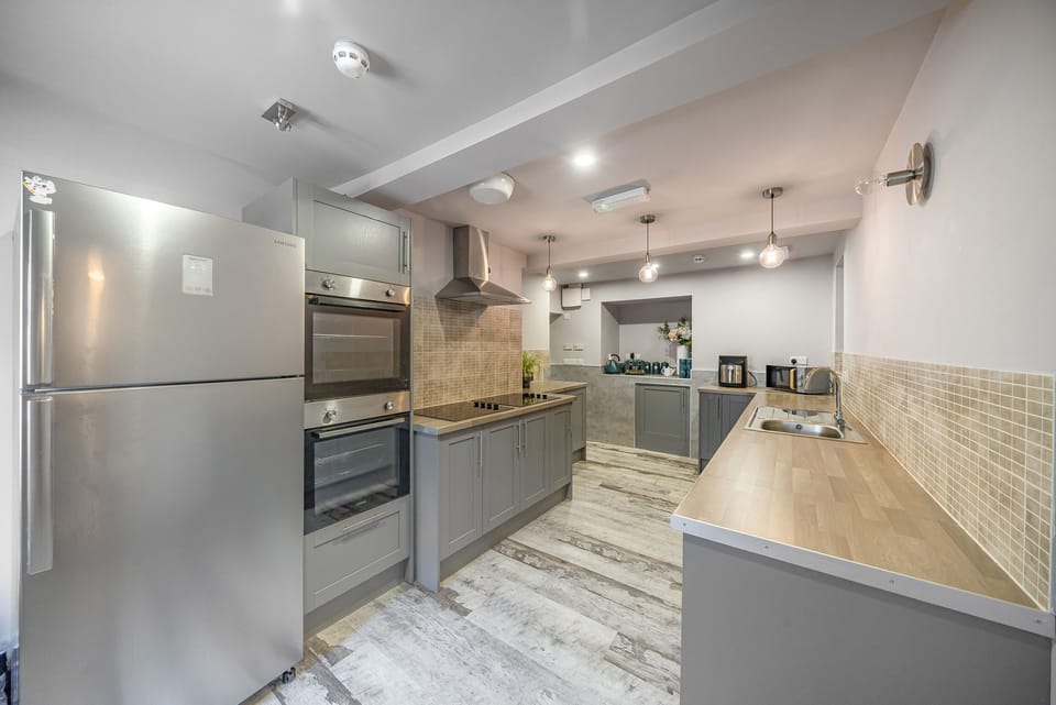 Fridge, dishwasher, electric kettle, toaster