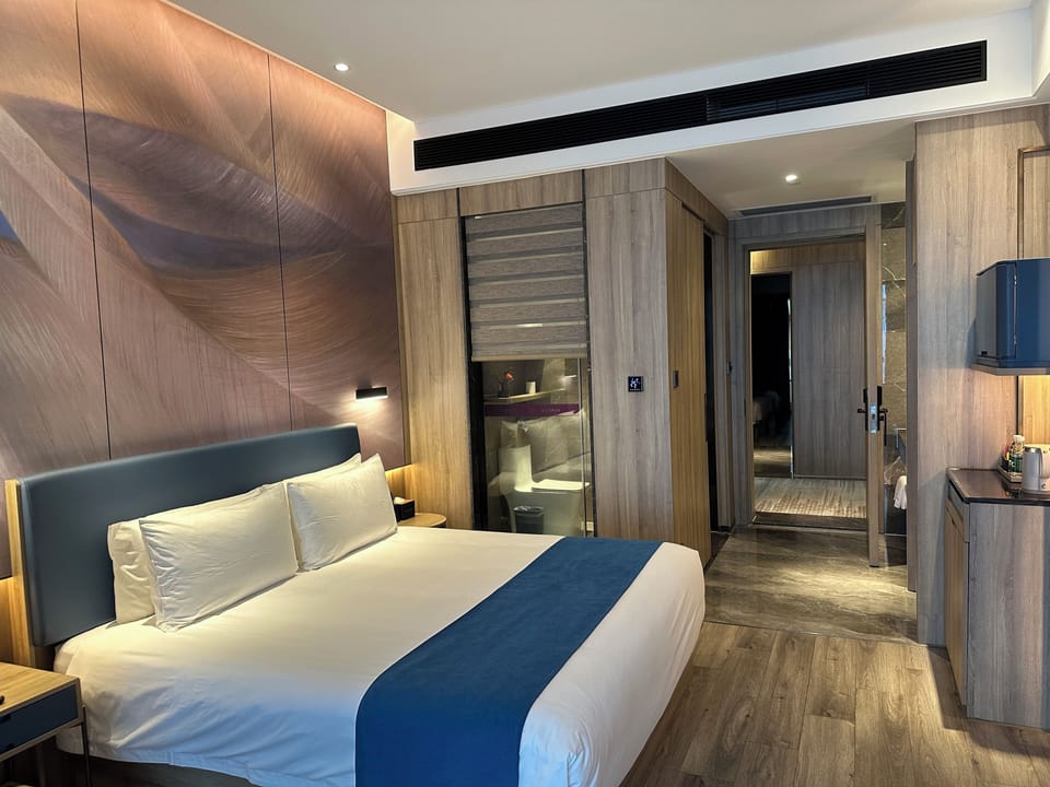 Queen Room with View | Premium bedding, WiFi (free)