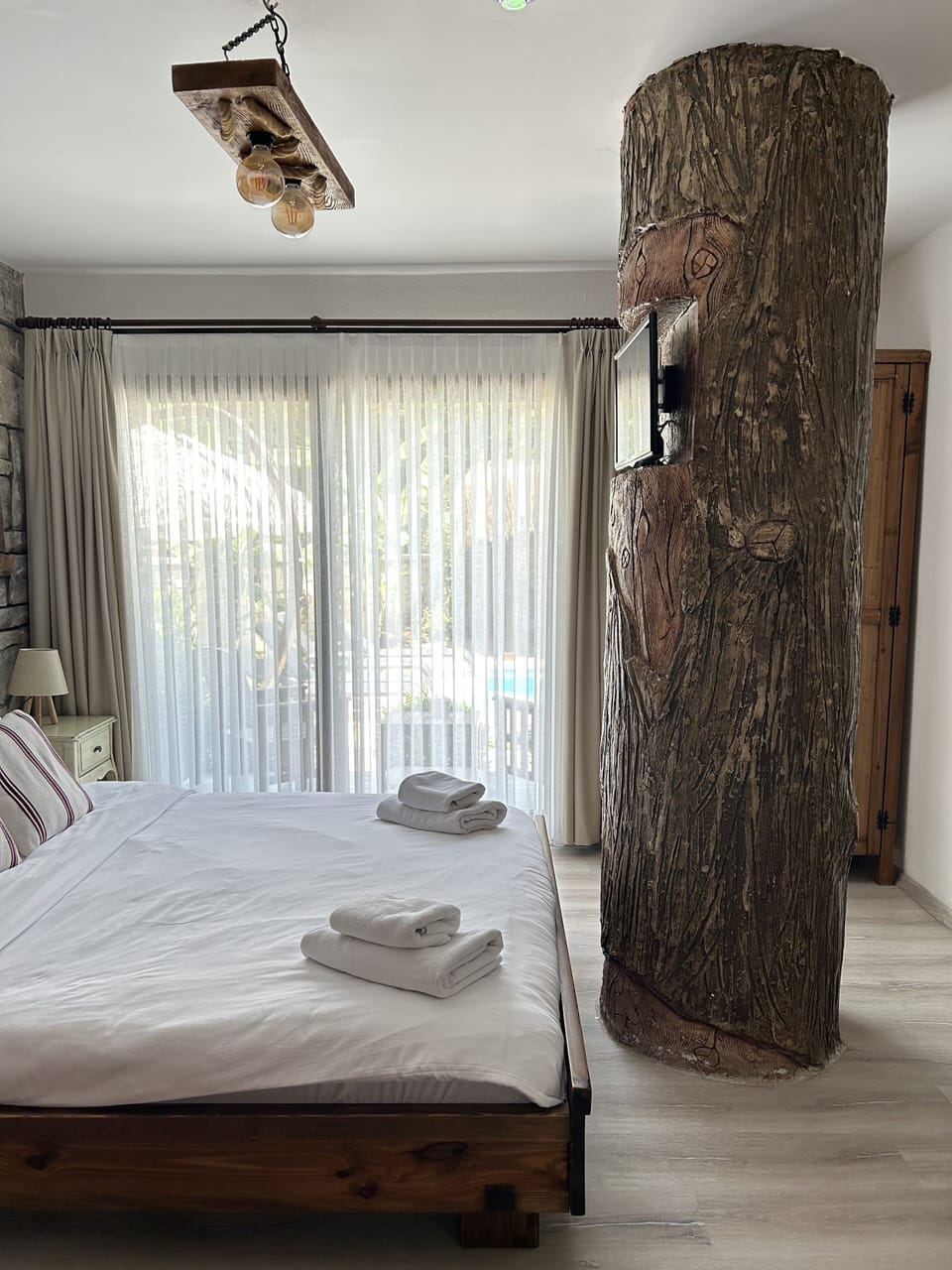 Superior Room | 1 bedroom, minibar, in-room safe, iron/ironing board