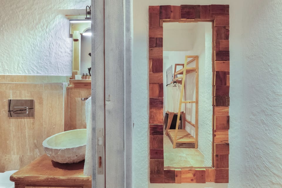 Economy Room (-1. Floor) | Bathroom | Shower, hair dryer, towels, soap