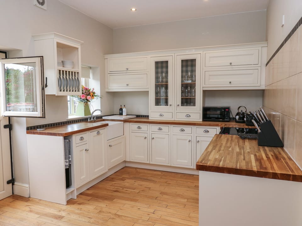 Fridge, dishwasher, electric kettle, toaster