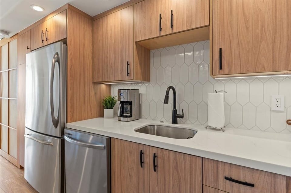 Condo, 2 Bedrooms | Private kitchen | Fridge, oven, coffee/tea maker, toaster