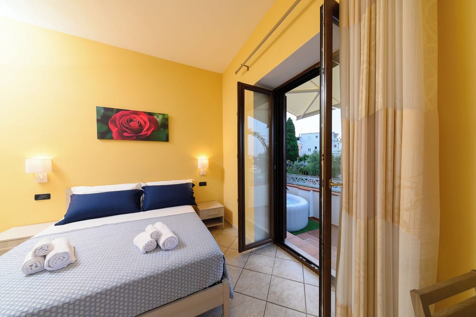 Deluxe Room, Hot Tub, Garden View | Minibar, in-room safe, desk, blackout drapes