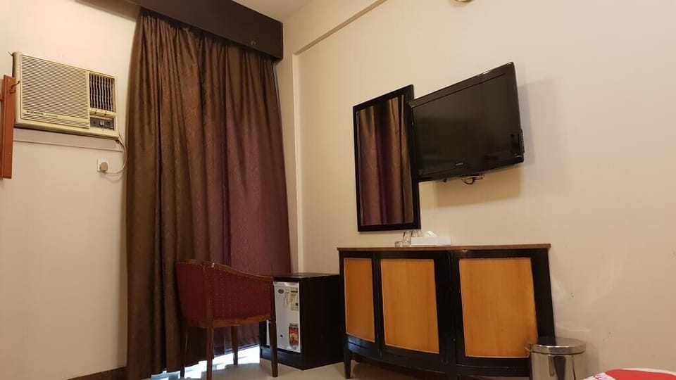 Minibar, free WiFi, bed sheets