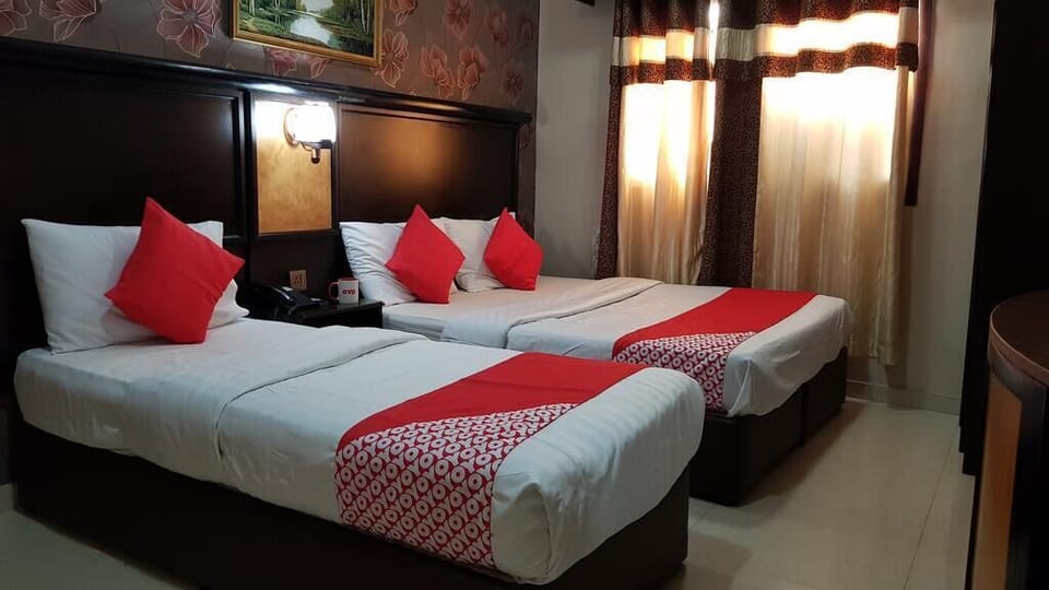 Minibar, free WiFi, bed sheets