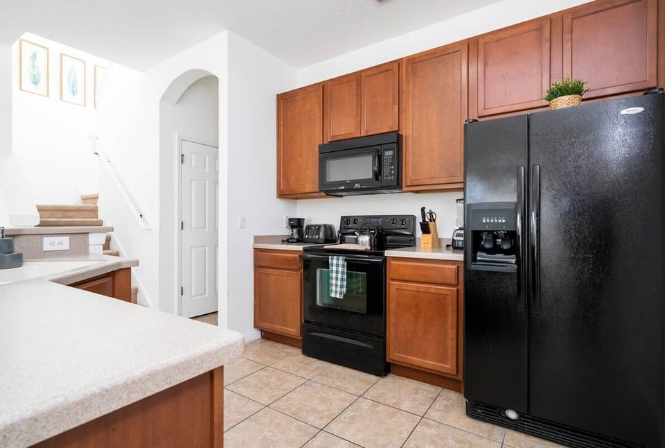 Exclusive House | Private kitchen | Full-size fridge, microwave, oven, stovetop