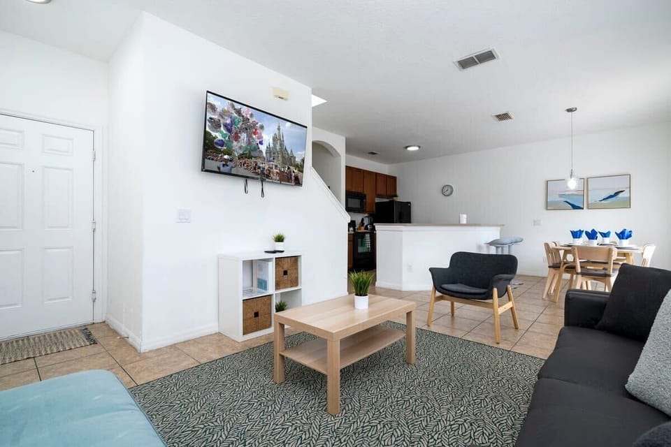 Exclusive House | Living area | 60-inch Smart TV with cable channels, Netflix, Hulu