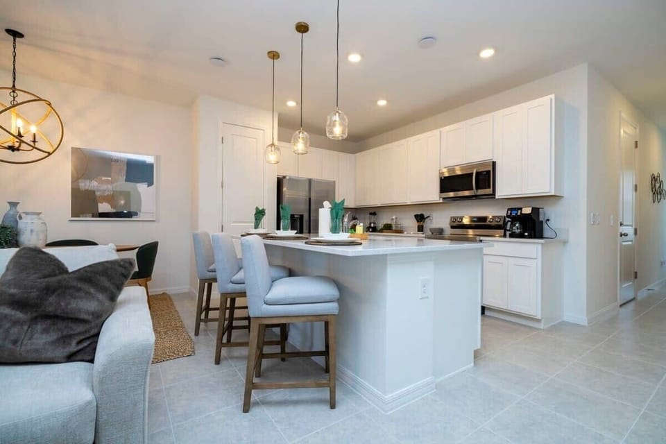 Exclusive House | Private kitchen | Full-size fridge, microwave, oven, stovetop