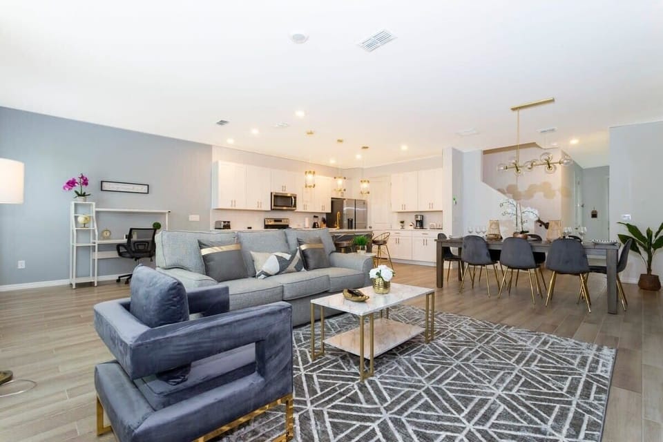 Exclusive House | Living room | 60-inch Smart TV with cable channels, Netflix, Hulu