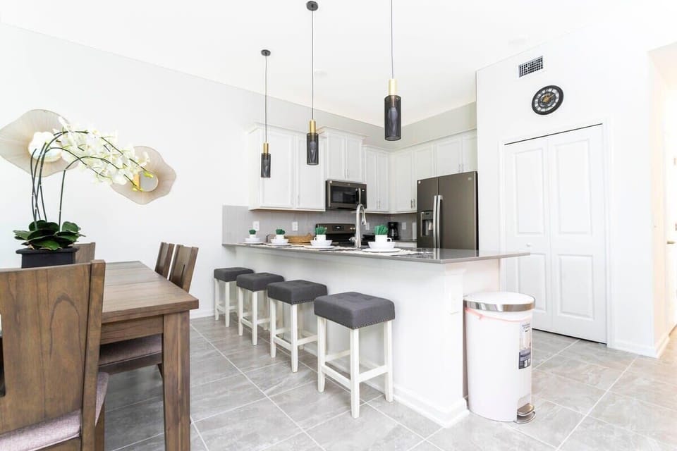 Exclusive Apartment | Private kitchen | Full-size fridge, microwave, oven, stovetop