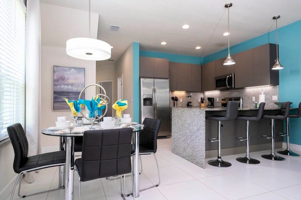 Exclusive House | Private kitchen | Full-size fridge, microwave, oven, stovetop