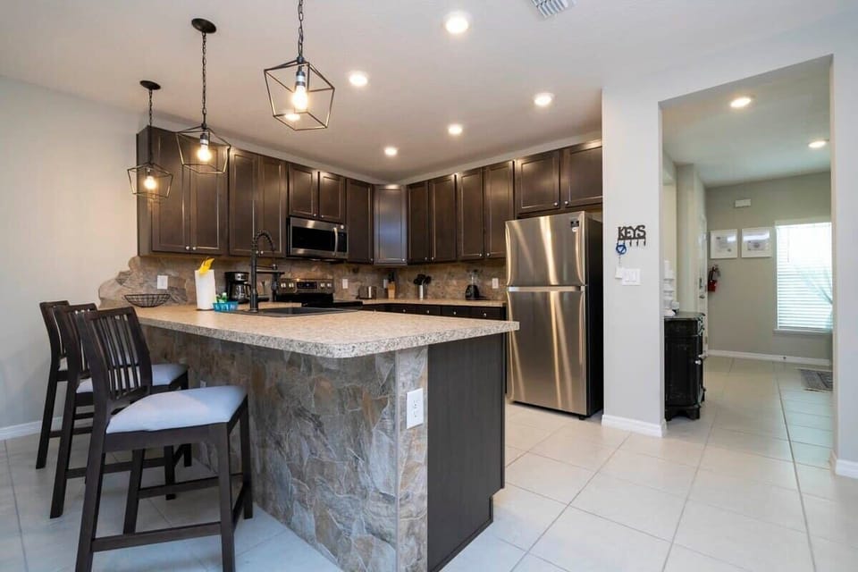 Exclusive House | Private kitchen | Full-size fridge, microwave, oven, stovetop