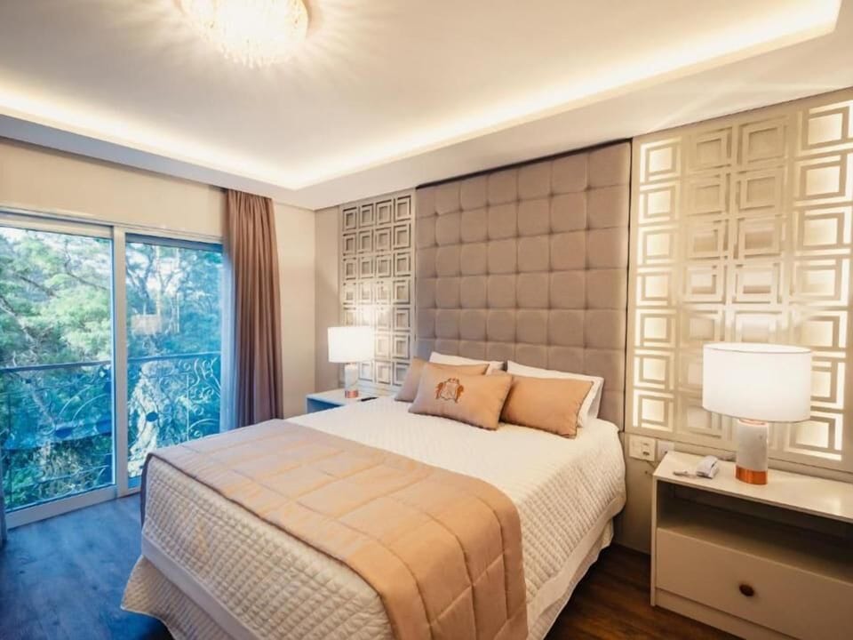 Master Suite Overlooking the Valley | 1 bedroom, minibar, in-room safe, free cribs/infant beds