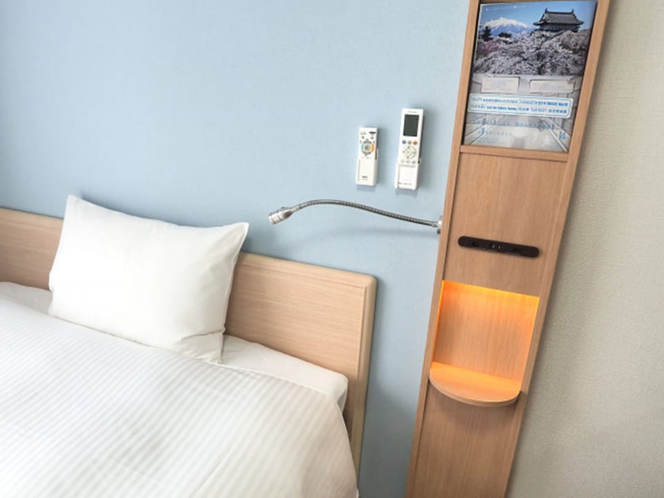 Laptop workspace, free WiFi, bed sheets