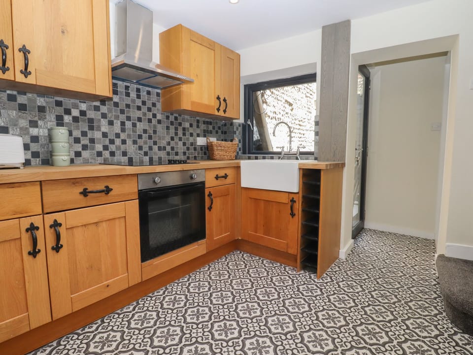 Fridge, electric kettle, toaster, cookware/dishes/utensils