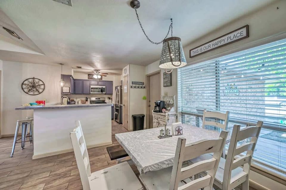 House, Multiple Beds, Patio (811 Lloyd Dr) | Dining