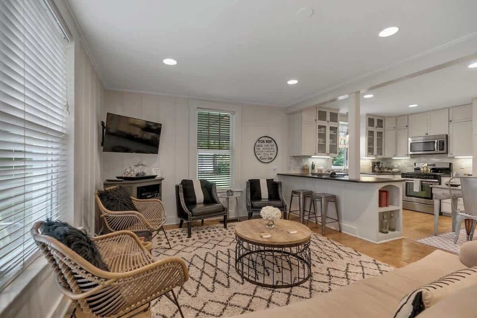 House, Multiple Beds, Pool Access (505 E Creek - Clover) | Interior