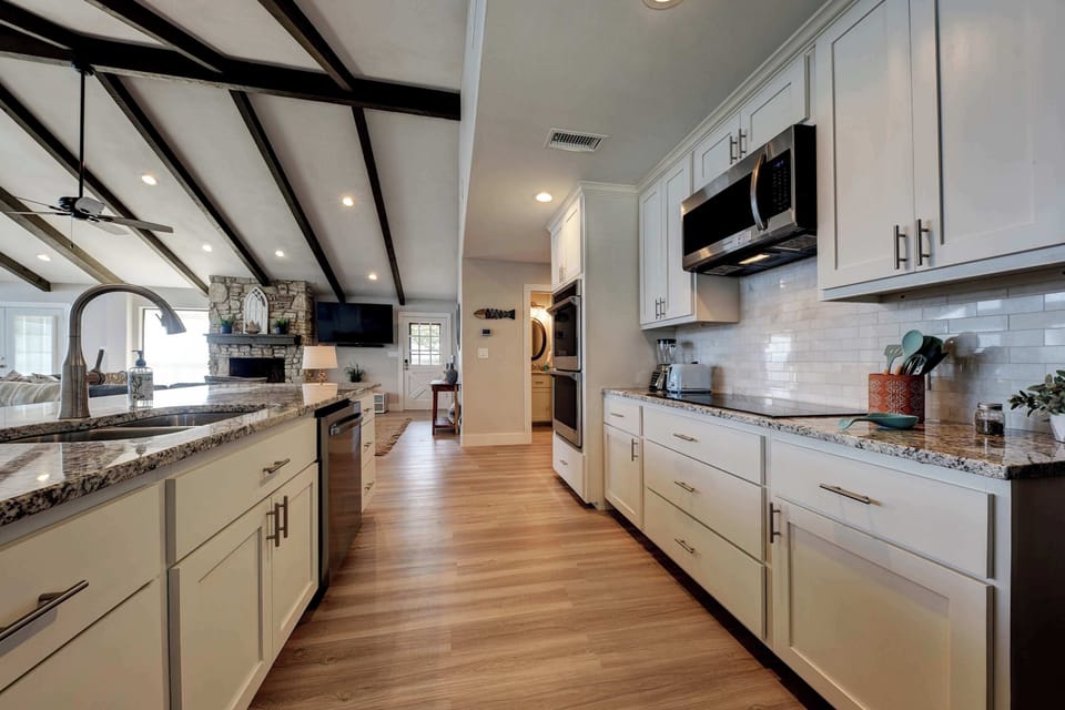 House, Multiple Beds, Hot Tub | Private kitchen | Coffee/tea maker, fridge, microwave, oven
