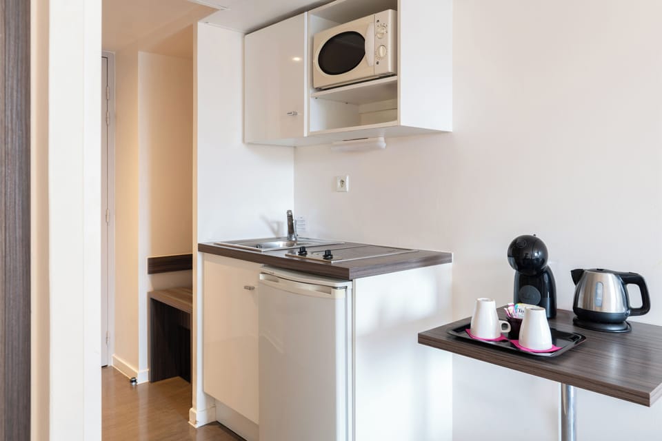 Triple Room | Private kitchen | Mini-fridge, microwave, stovetop, espresso maker