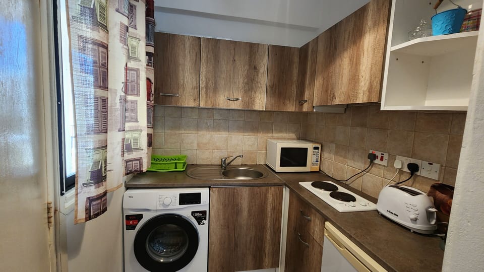 Apartment, 1 Bedroom, Smoking, Balcony | Interior