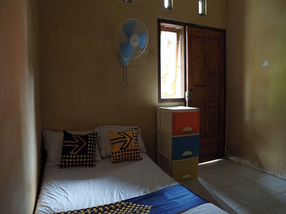 Economy Double Room | Desk, laptop workspace, free WiFi, bed sheets