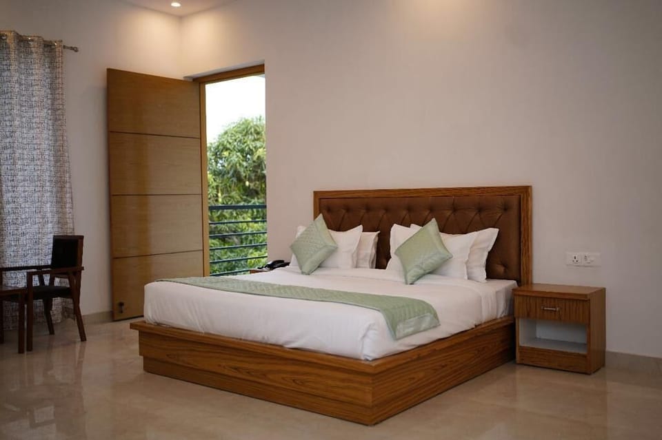Family Room | Egyptian cotton sheets, premium bedding, iron/ironing board, bed sheets