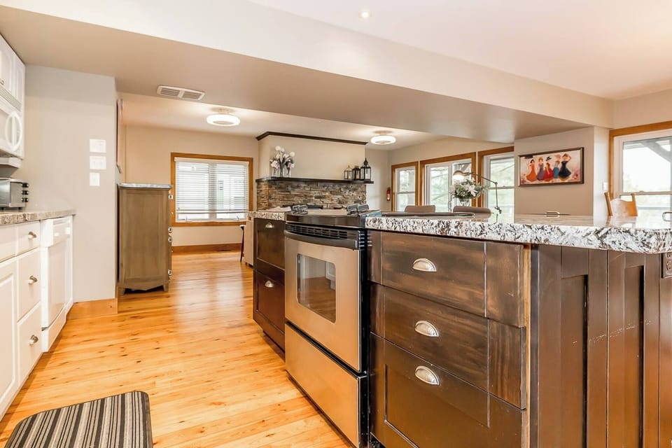 House, 6 Bedrooms, Balcony, Garden View | Private kitchen