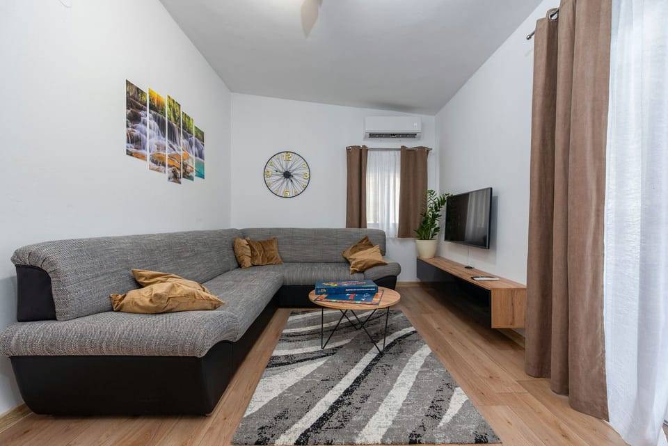 Villa, 3 Bedrooms, Private Pool, Mountain View | Living room | Fireplace