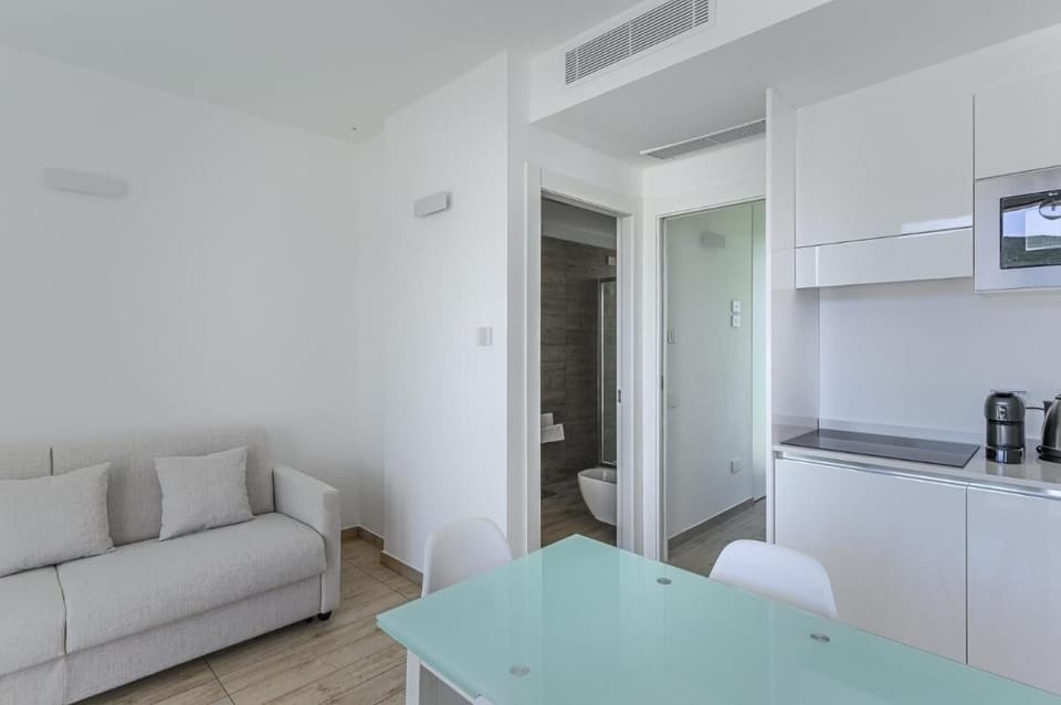 Apartment, 1 Bedroom, Balcony | Dining