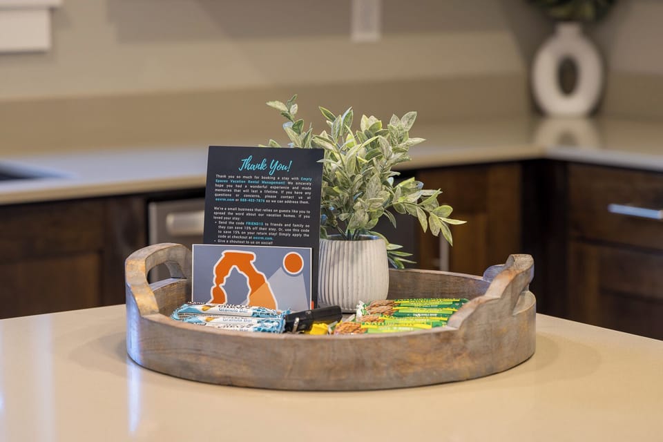 Luxury House, 4 Bedrooms, Patio, Mountain View | Private kitchen | Full-size fridge, microwave, oven, stovetop