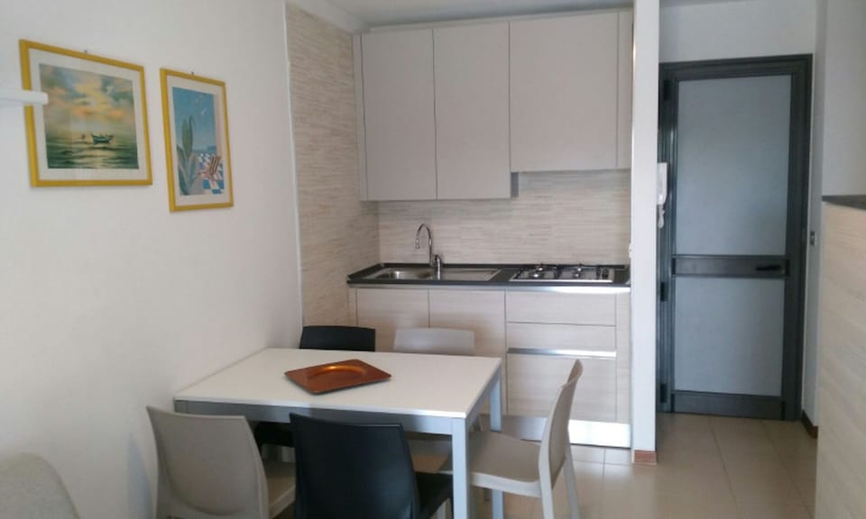 Apartment, 1 Bedroom, Balcony | Dining
