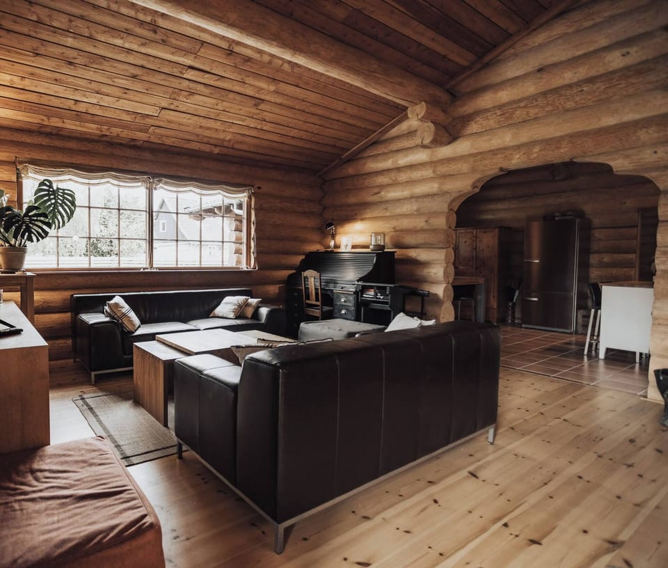 House, 2 Bedrooms, Patio, Garden View | Living room | Books