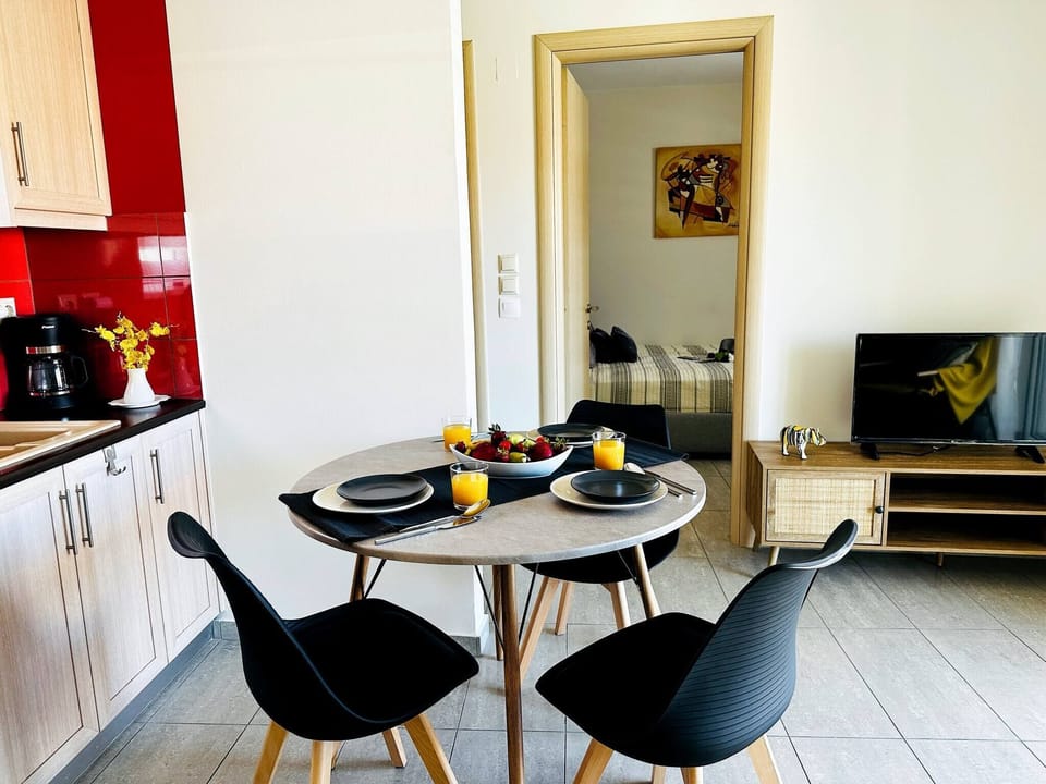 Apartment, 1 Bedroom, Balcony | Dining