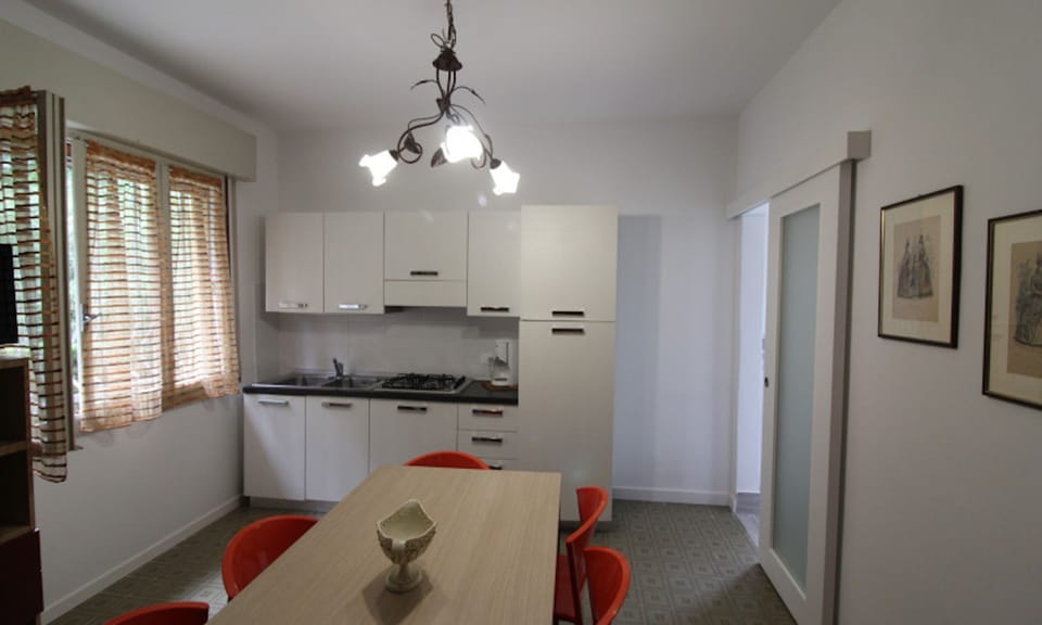 Villa, 3 Bedrooms, Terrace, Garden View | Dining room