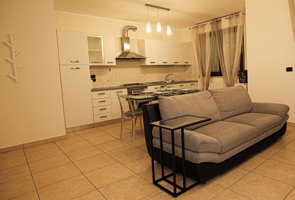 Apartment, 1 Bedroom, Accessible, Smoking | Living area