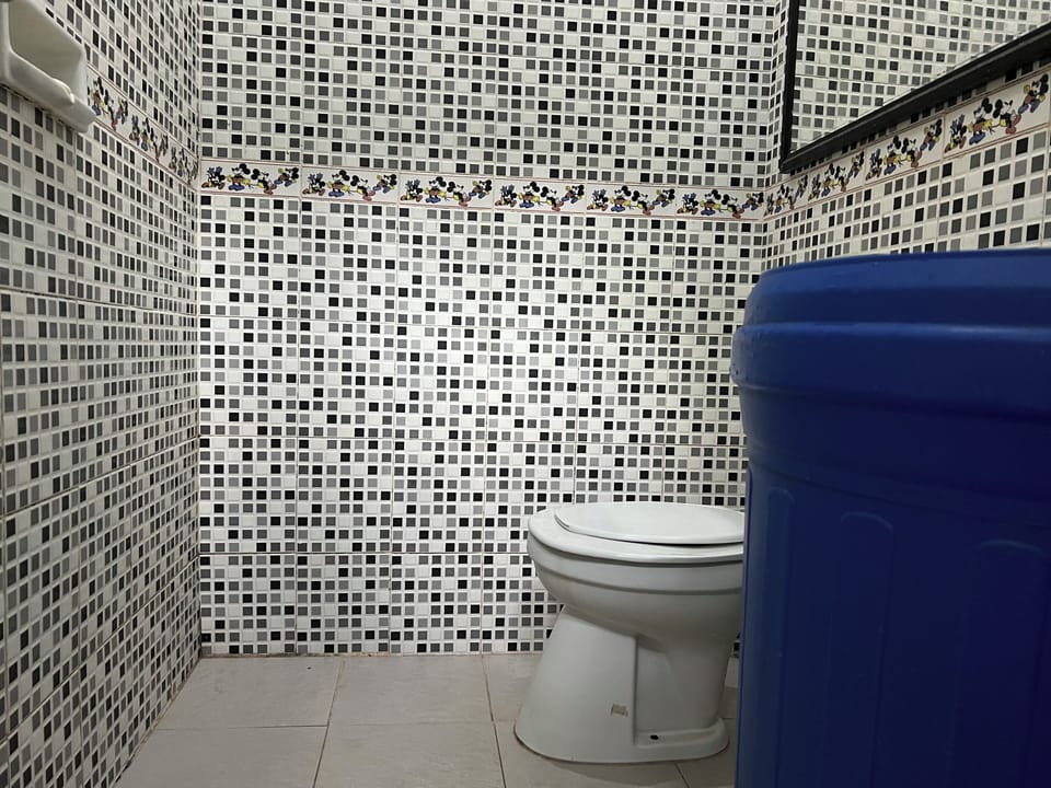 Standard Double Room | Bathroom | Shower, towels