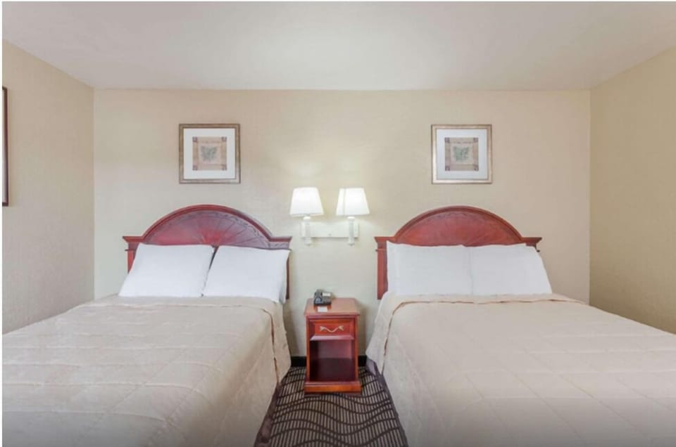 1 bedroom, desk, laptop workspace, free WiFi