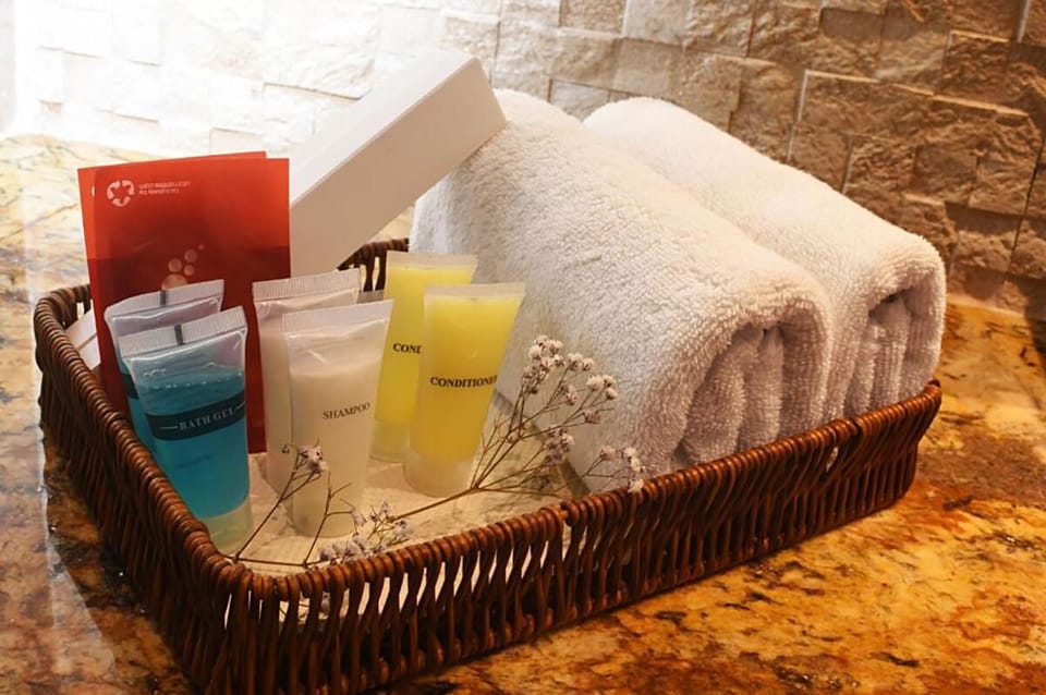 Superior Double Room | Bathroom | Free toiletries, bathrobes, slippers, towels