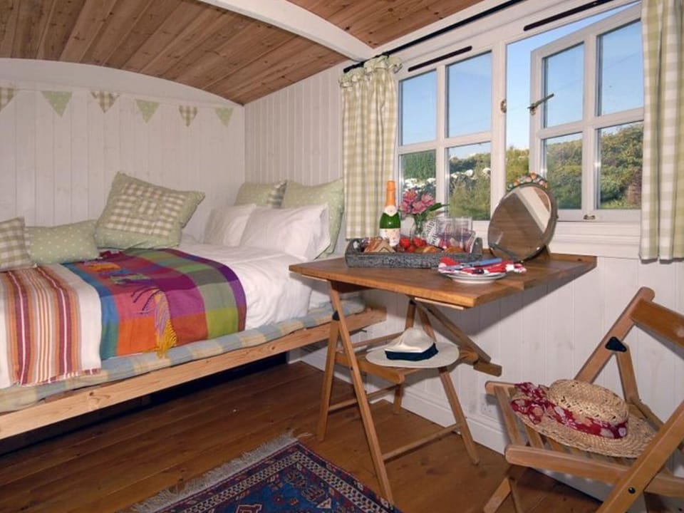 1 bedroom, individually decorated, individually furnished, free WiFi