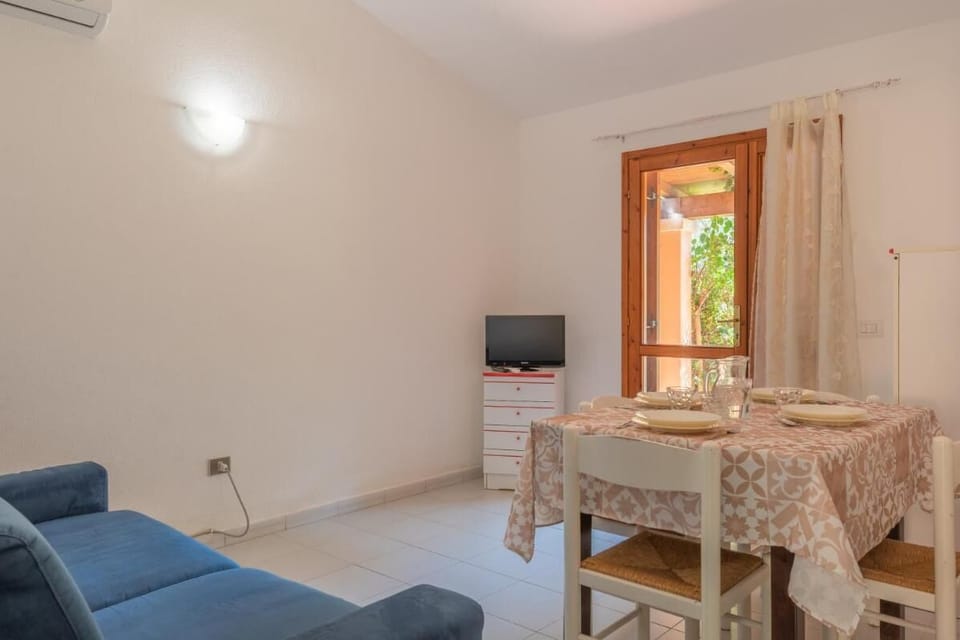 Apartment, 3 Bedrooms, Balcony | Dining