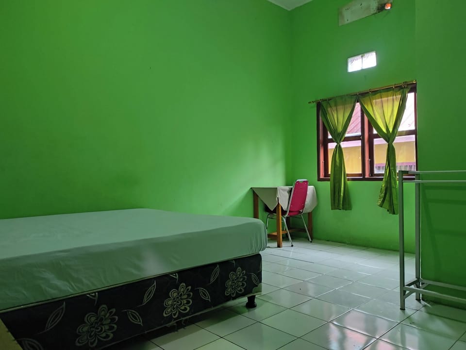 Standard Double Room | WiFi (free), bed sheets