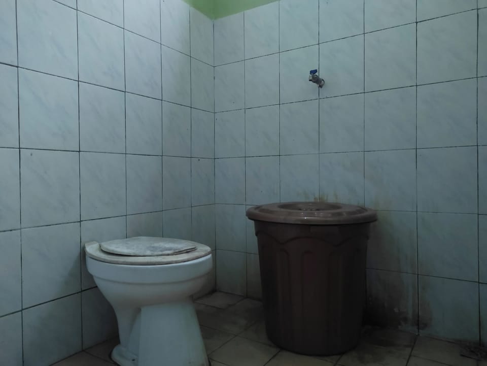 Standard Double Room | Bathroom | Shower, rainfall showerhead, soap