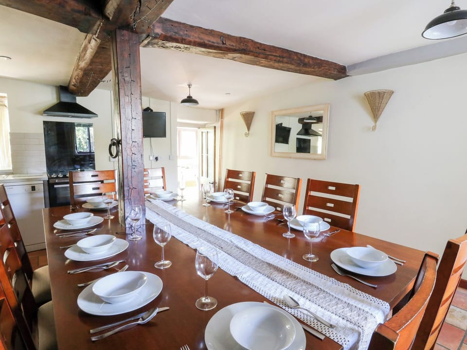 Cottage | Dining