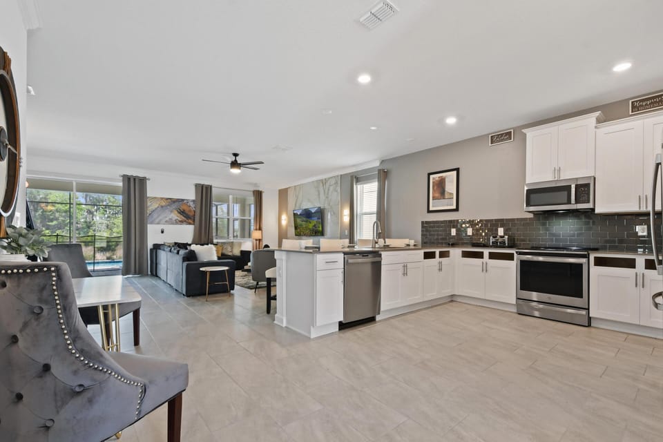 House, Multiple Beds, Pool Access, Pool View (2900SS SL_02) | Private kitchen | Coffee/tea maker, electric kettle