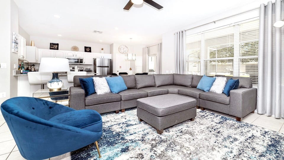 House, Multiple Beds, Pool Access, Pool View (7811BC WH) | Living area