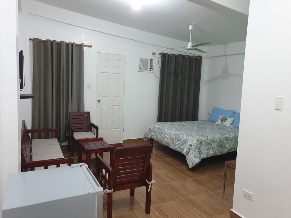 Comfort Studio | Hypo-allergenic bedding available, blackout drapes, WiFi (free)