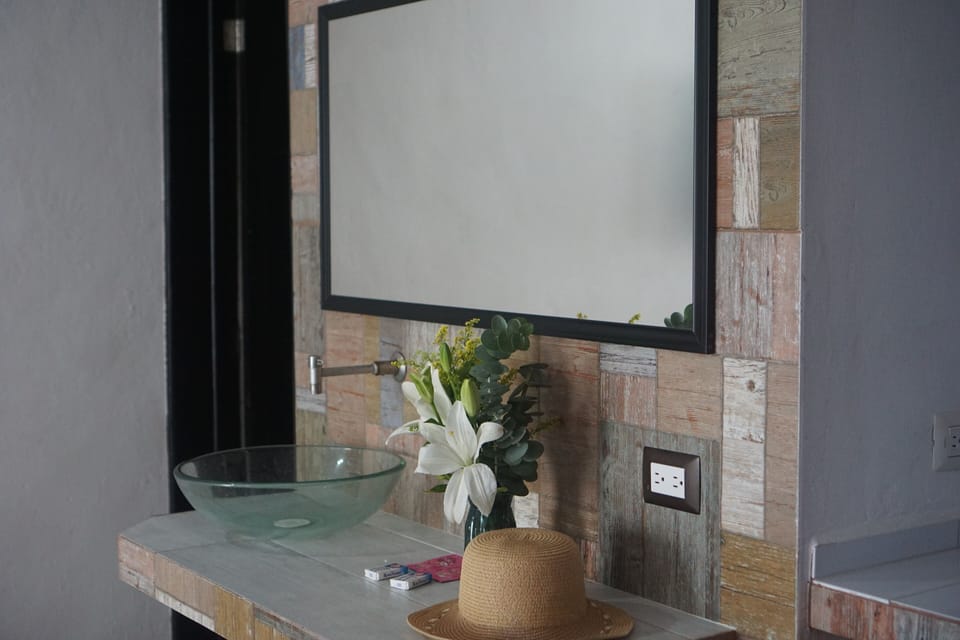 Executive Studio Suite | Premium bedding, minibar, iron/ironing board (on request), WiFi (free)