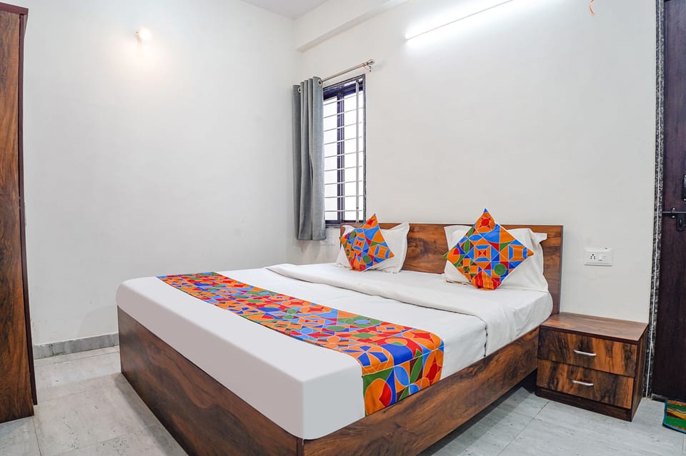 Deluxe Room | Egyptian cotton sheets, premium bedding, in-room safe, WiFi (free)