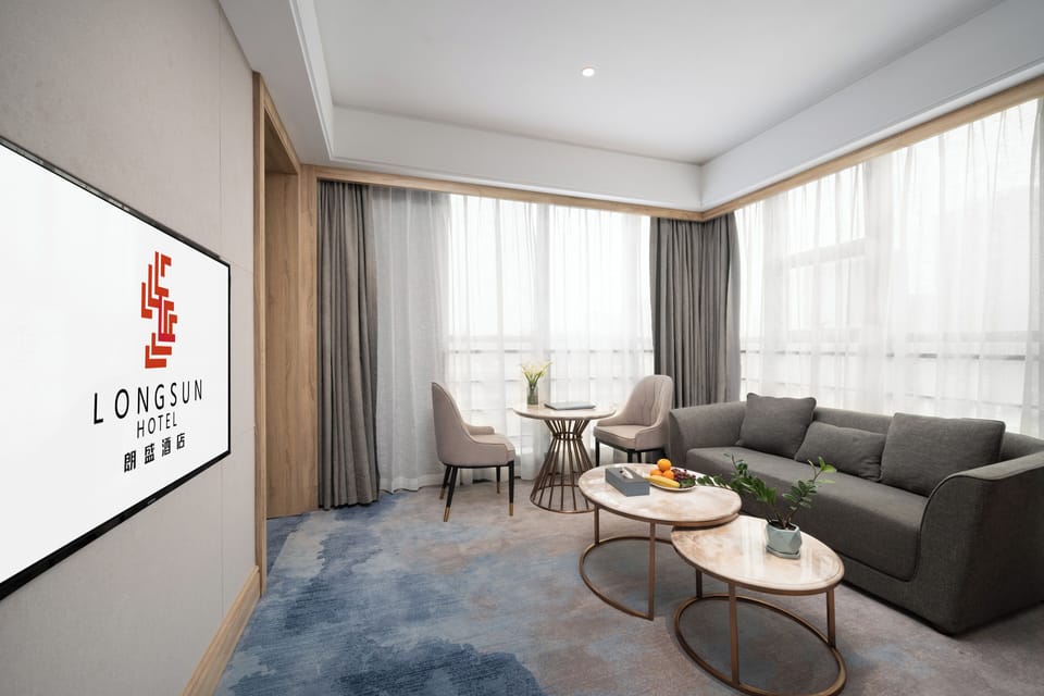Senior Suite | Living area | 45-inch LCD TV with satellite channels